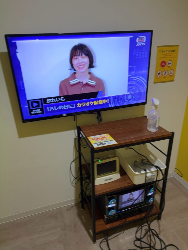 チョコザップのカラオケ内のモニターの画像