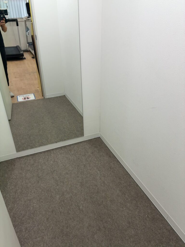 チョコザップの更衣室の内観の画像